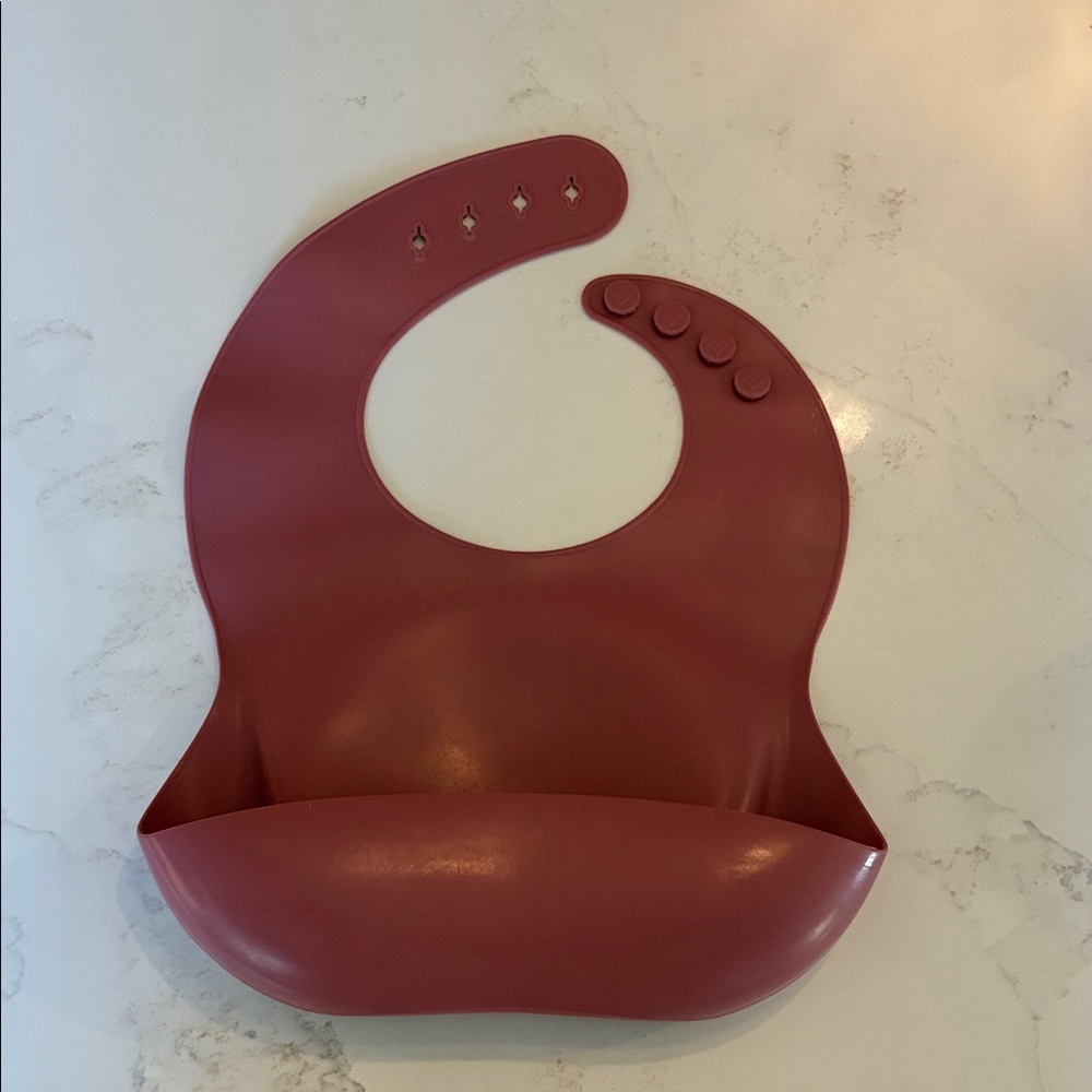 Mushie Silicone Baby Bib in Dusty Rose